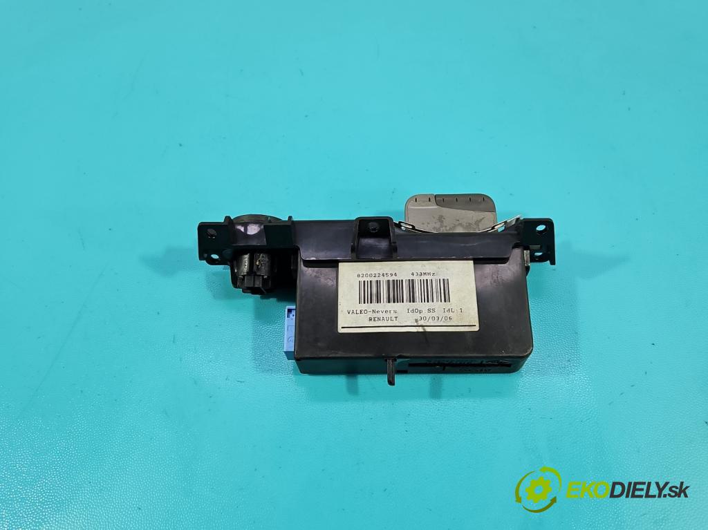 Renault Espace IV 2003-2014 2.2 dci 150 HP manual 110 kW 2188 cm3 5- Čitateľ: kárt 8200224594