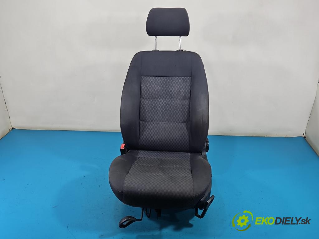 Audi A4 B5 1994-2001 1.6 8V 101 hp manual 74 kW 1595 cm3 4- Sedadlo levý  (Sedadlo)