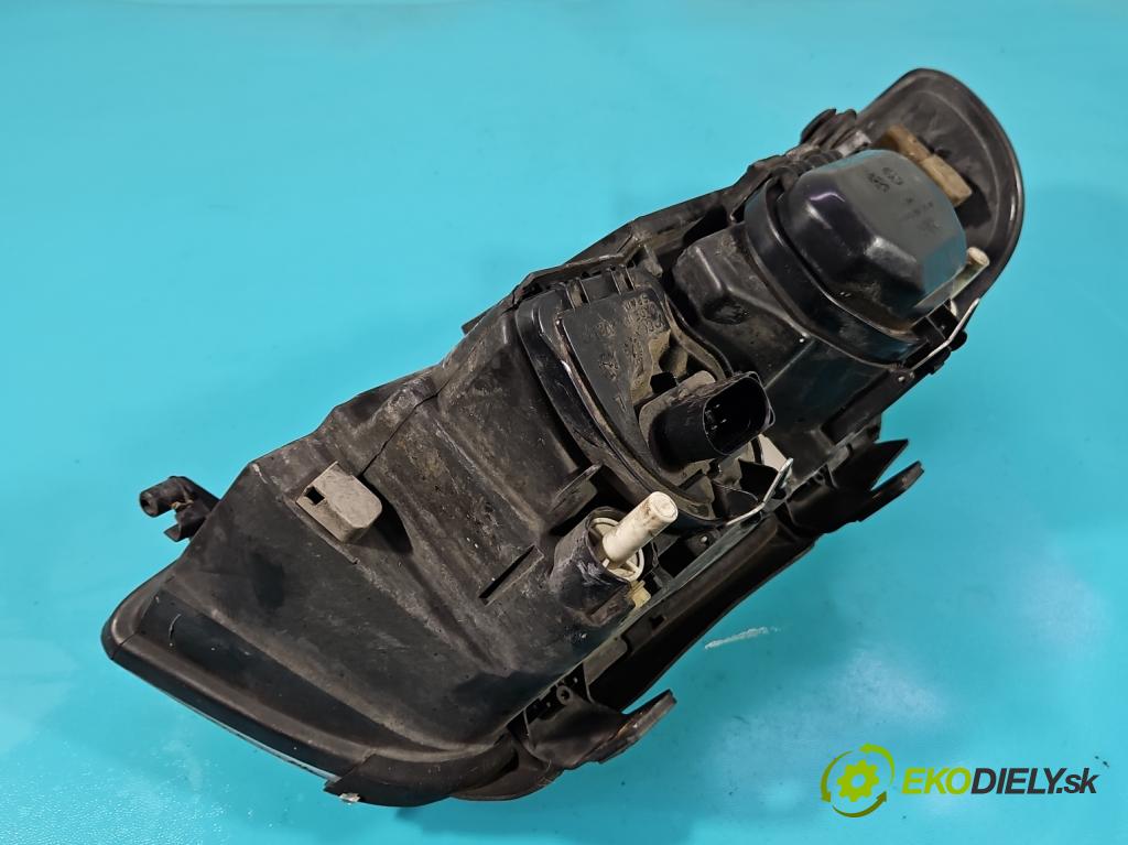 Audi A4 B5 1994-2001 1.6 8V 101 hp manual 74 kW 1595 cm3 4- světlo levý 8D0941003AK (Klika dveří ostatní)