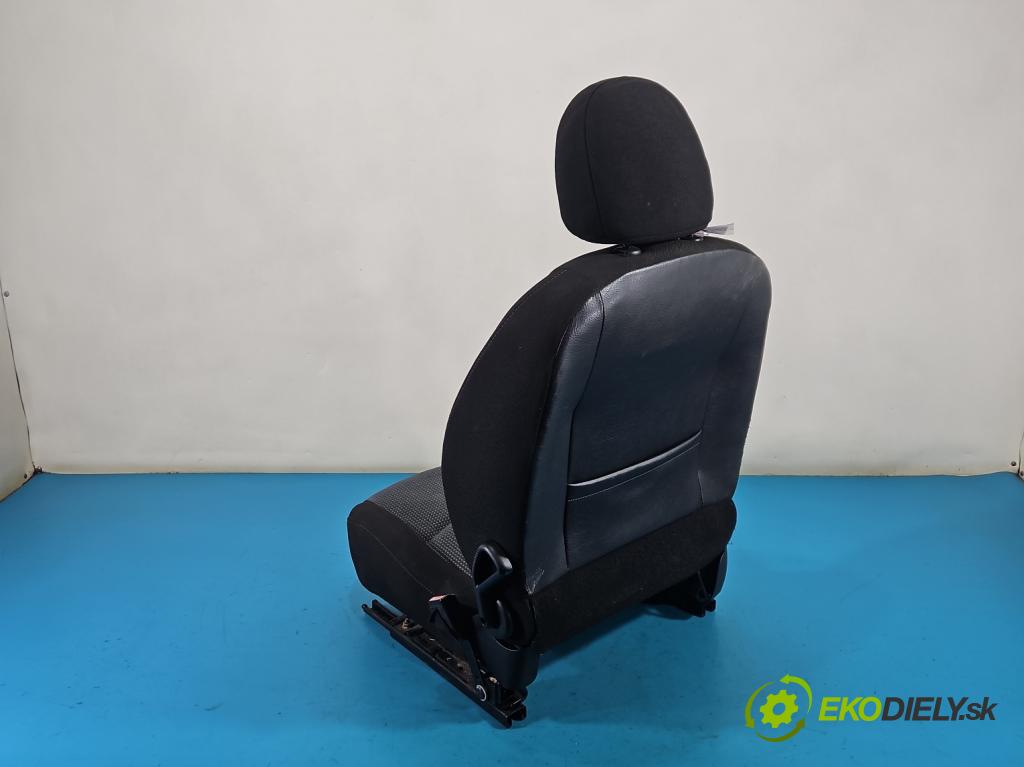 Peugeot 206 1.1 8V 60 HP manual 44 kW 1124 cm3 3- Sedačka pravý  (Sedadlo)