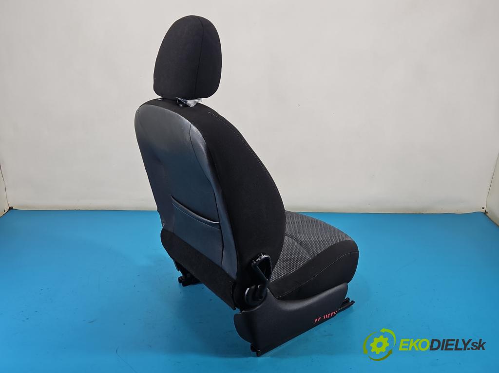 Peugeot 206 1.1 8V 60 HP manual 44 kW 1124 cm3 3- Sedačka pravý  (Sedadlo)