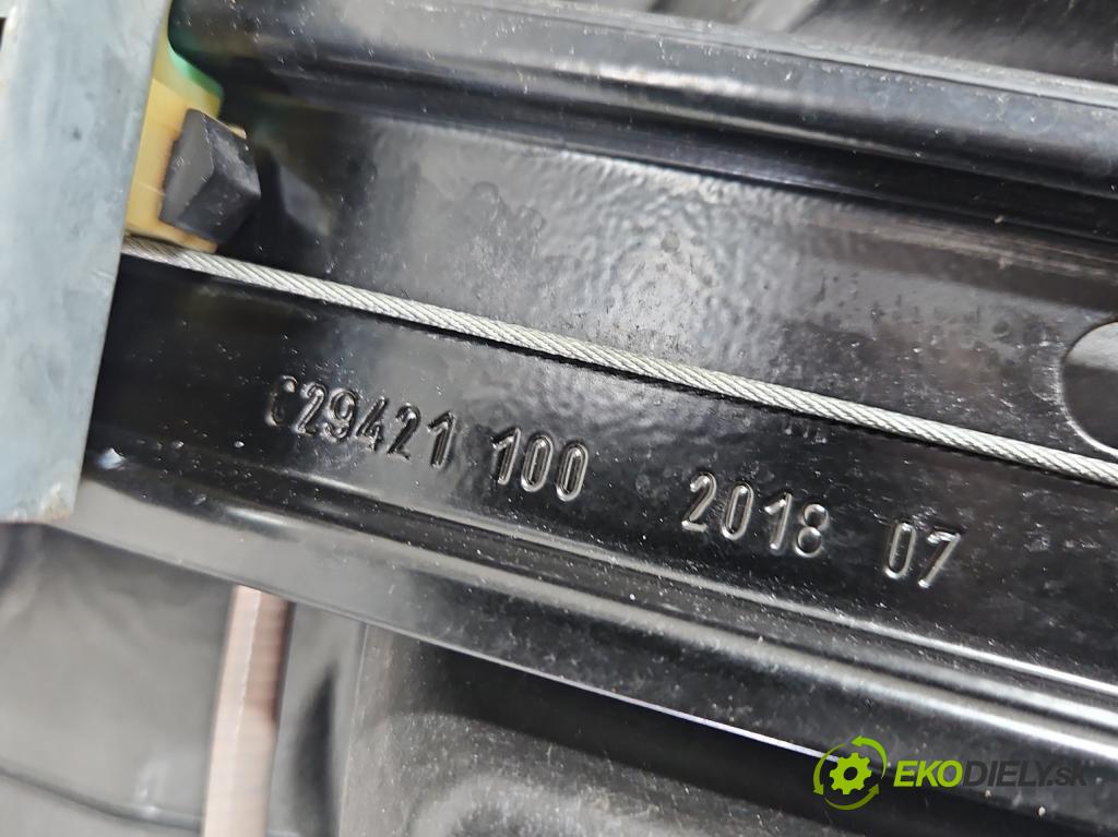 Mercedes E W213 2016-2023 2.0 cdi 654920 194KM: automatic 143 kW 1950 cm3 5- mechanizmus okna predné pravý A0009065706