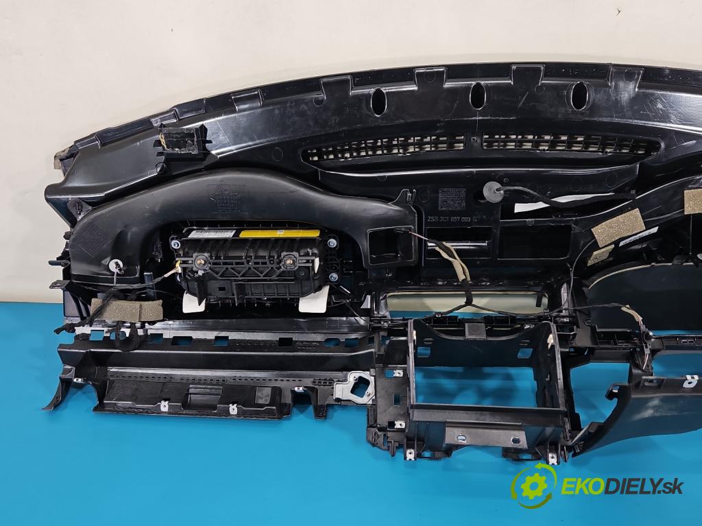 Vw Passat B7 2010-2014 1.6 tdi 105 HP manual 77 kW 1598 cm3 5- kokpit,pristrojová doska rozdeľovacia