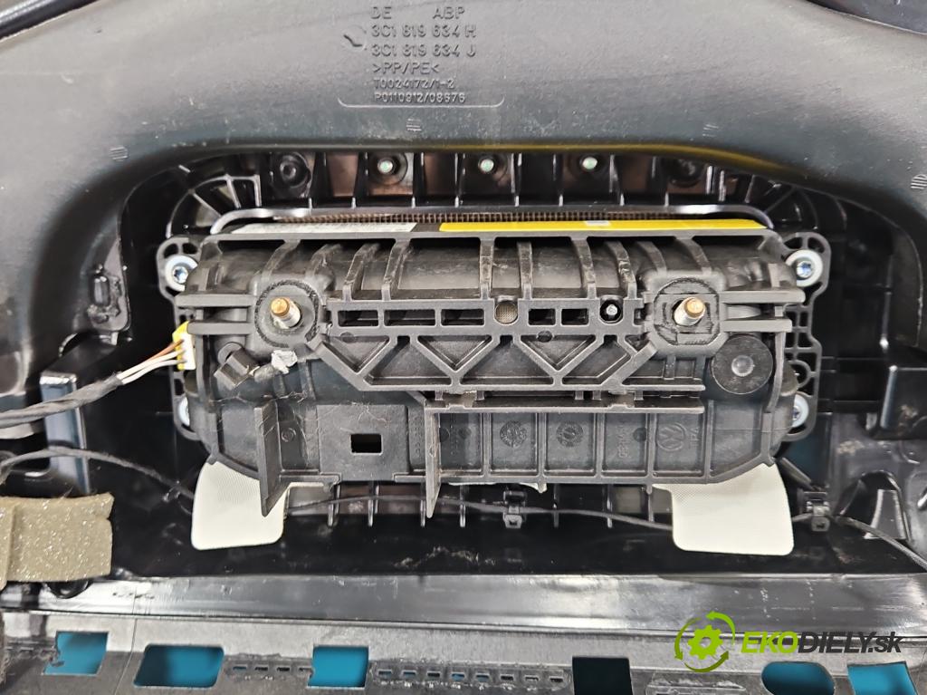 Vw Passat B7 2010-2014 1.6 tdi 105 HP manual 77 kW 1598 cm3 5- kokpit,pristrojová doska rozdeľovacia