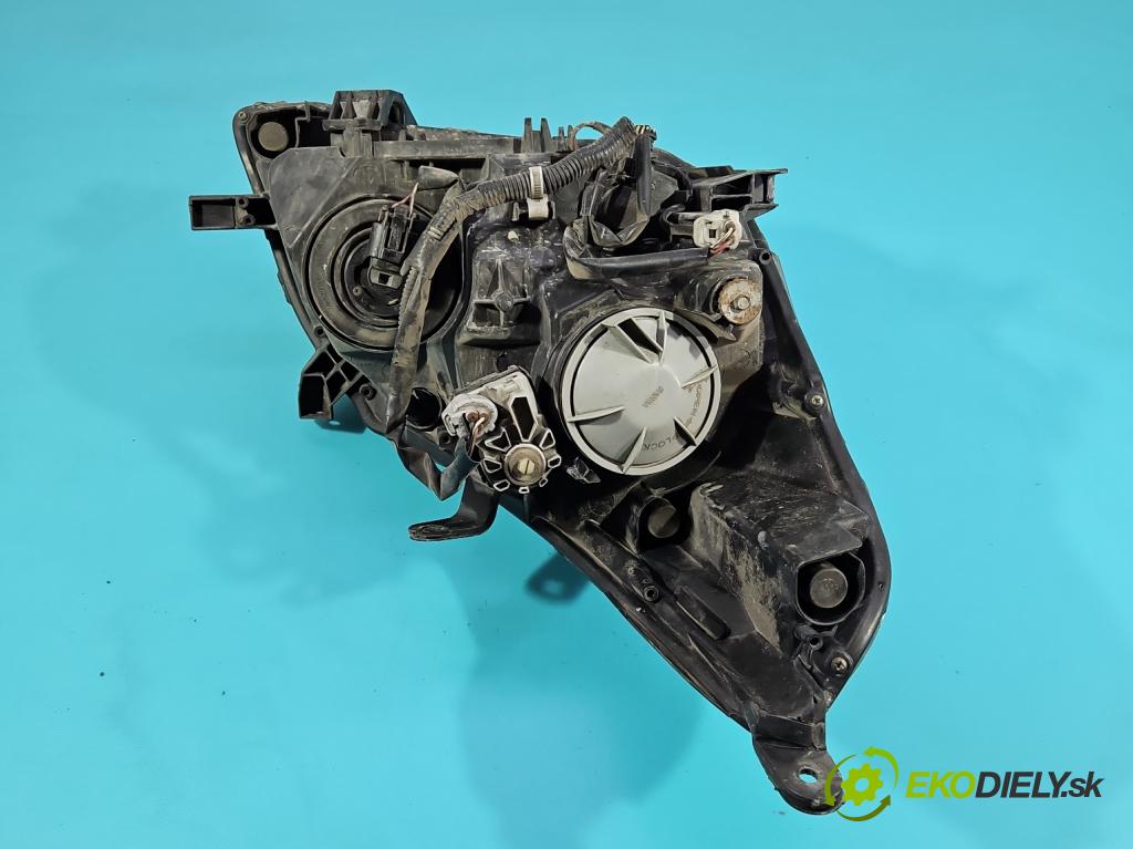 Toyota Verso 2009-2018 2.2 d4d 2AD 150 HP automatic 110 kW 2231 cm3 5- Reflektor: ľavý 13993F (Kľučka dverí ostatné)