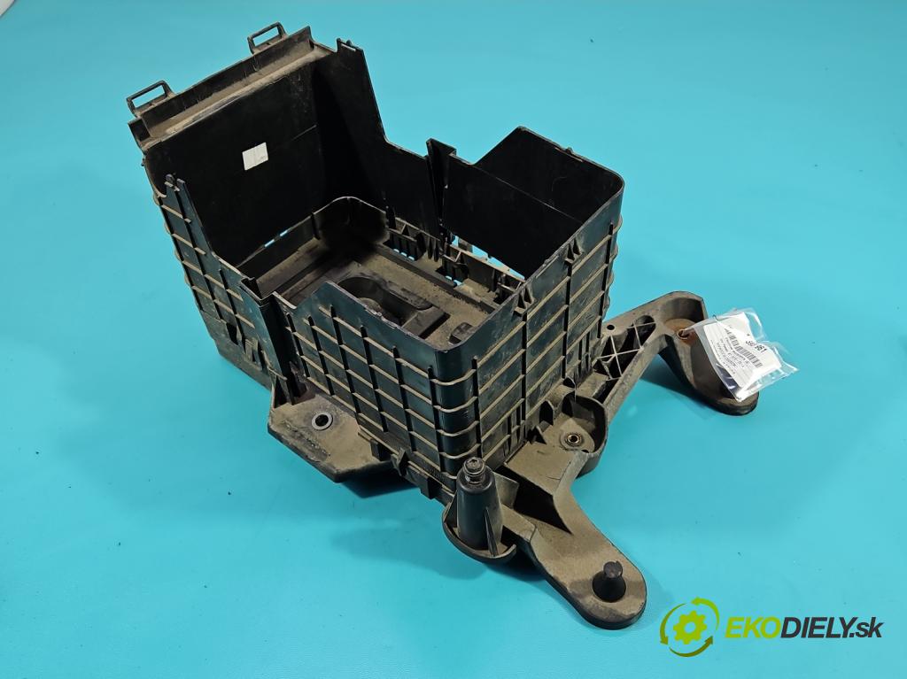 Vw Passat B7 2010-2014 1.6 tdi 105 HP manual 77 kW 1598 cm3 5- obal akumulatora 1K0915325B