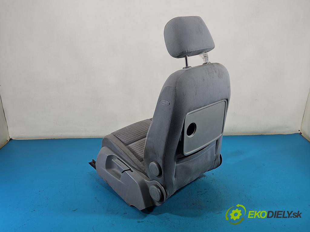Vw Touran I 2003-2015 2.0 tdi 136 HP manual 100 kW 1968 cm3 5- Sedačka ľavý  (Sedadlo)