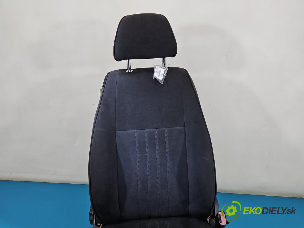 Alfa romeo 147 1.9 jtd 150 HP manual 110 kW 1910 cm3 3- Sedačka pravý  (Sedadlo)