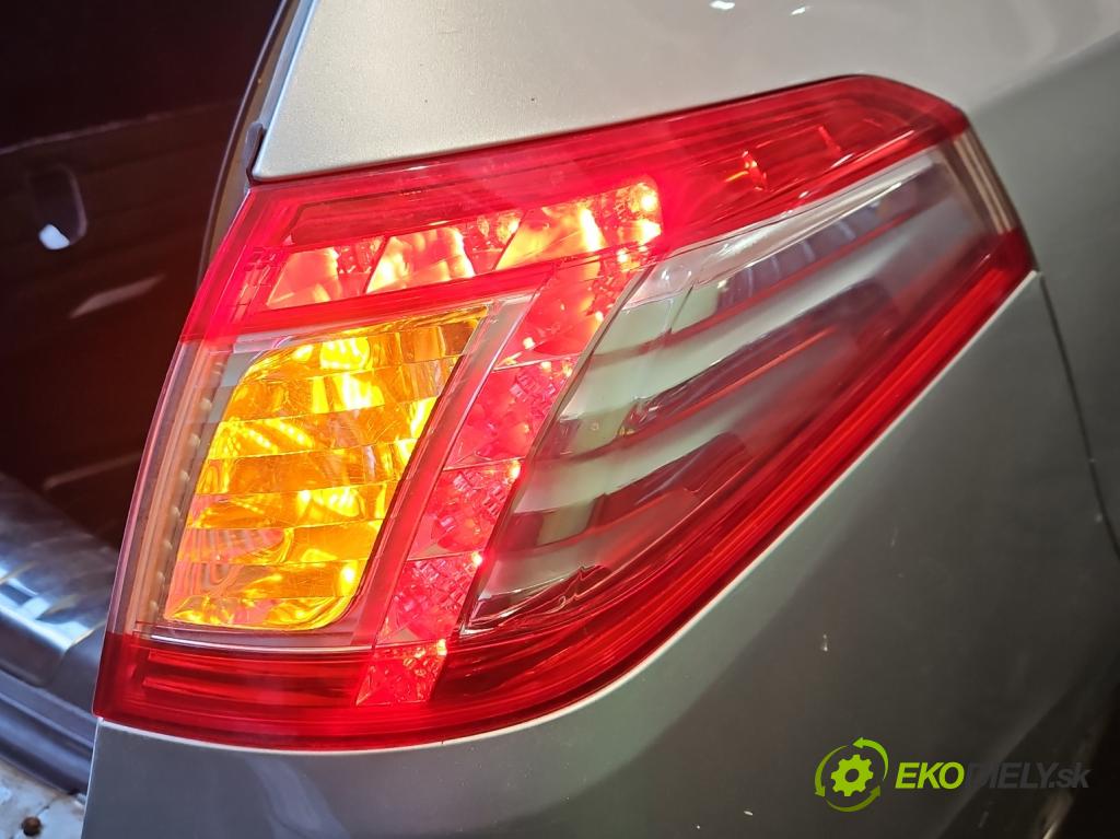 Peugeot 508 I 2010-2018 2.0 hdi 163 HP manual 120 kW 1997 cm3 5- svetlo / reflektor zadné pravé 9686779680 (Kľučka dverí ostatné)