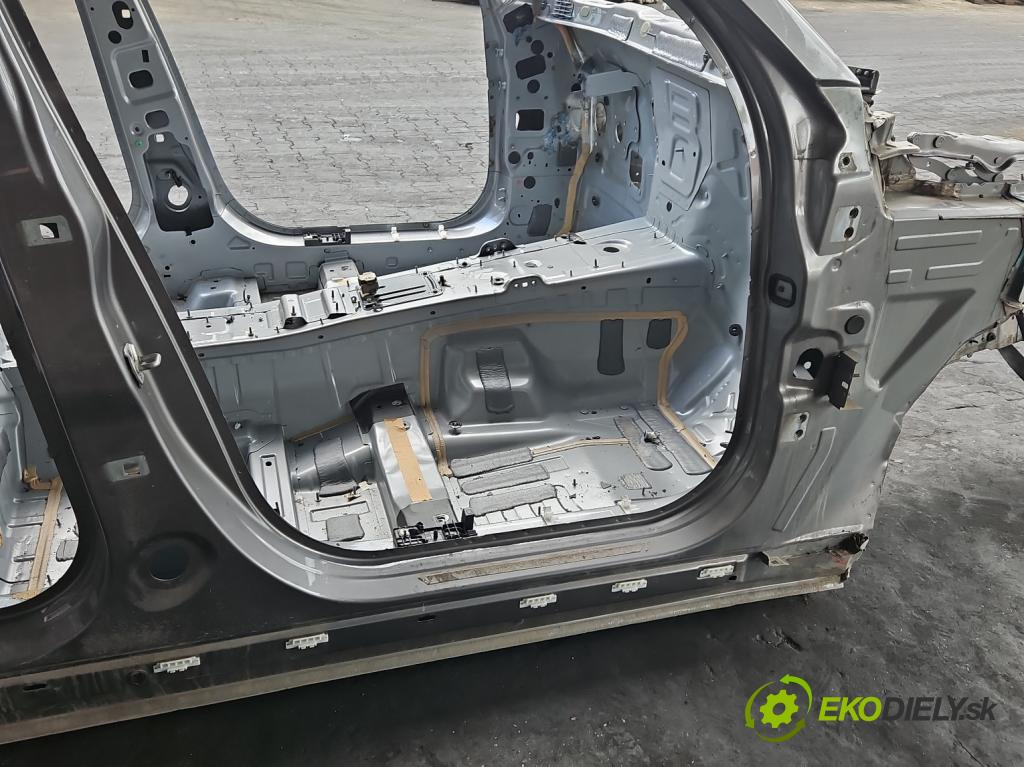 Alfa romeo Stelvio 2016- 2.0 T 280KM: automatic 206 kW 1995 cm3 5- Práh: pravý  (Karoséria ostatné)