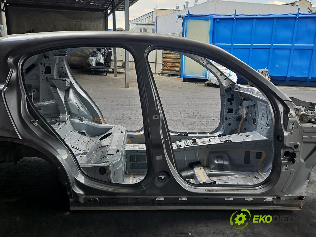 Alfa romeo Stelvio 2016- 2.0 T 280KM: automatic 206 kW 1995 cm3 5- Práh: pravý  (Karoséria ostatné)