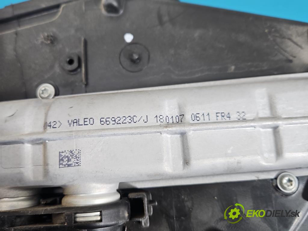 Nissan Note I 2006-2012 1.5 dci 86 HP manual 63 kW 1461 cm3 5- radiator 669223C (Radiátor kúrenia)