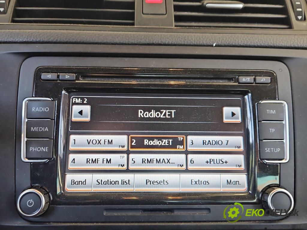 Vw Jetta VI 2010-2018 1.6 tdi CAYC: 105 hp manual 77 kW 1598 cm3 4- Radio továrna: 3C8035195F