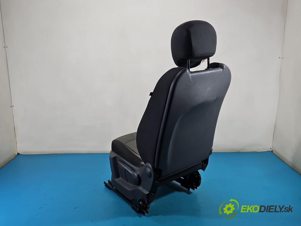 Renault Captur I 2013-2019 0.9 90 HP manual 66 kW 898 cm3 5- Sedačka ľavý  (Sedadlo)