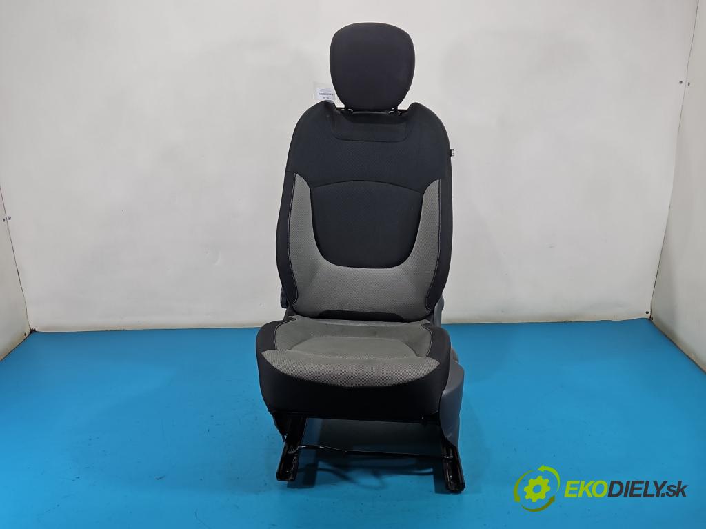 Renault Captur I 2013-2019 0.9 90 hp manual 66 kW 898 cm3 5- Sedadlo levý  (Sedadlo)