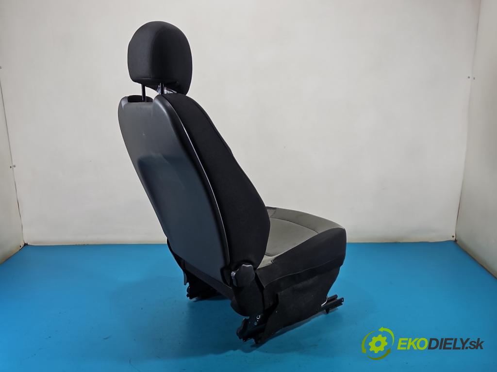 Renault Captur I 2013-2019 0.9 90 HP manual 66 kW 898 cm3 5- Sedačka ľavý  (Sedadlo)
