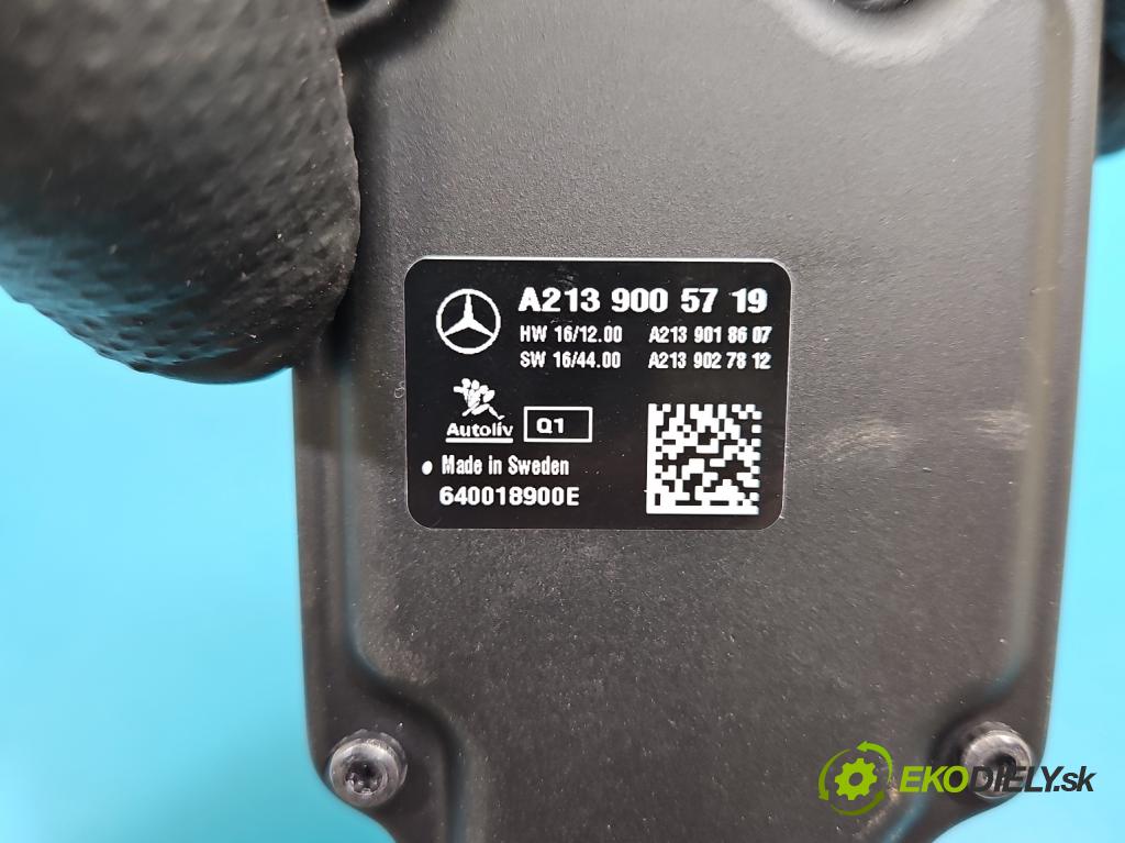 Mercedes E W213 2016-2023 2.0 cdi 654920 194KM automatic 143 kW 1950 cm3 5- Kamera přední A2139005719