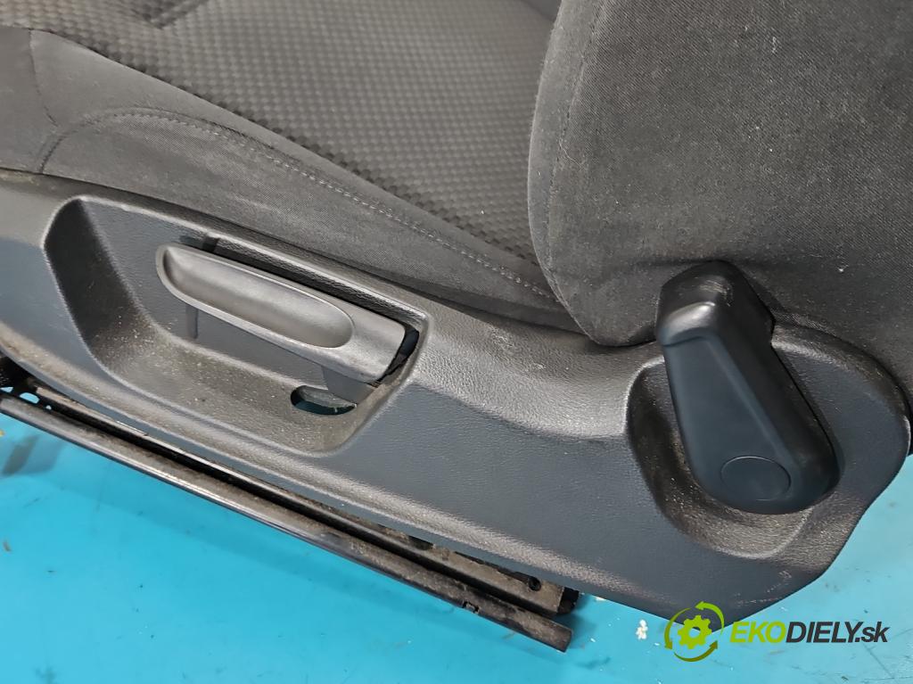 Vw Jetta VI 2010-2018 1.6 tdi CAYC: 105 HP manual 77 kW 1598 cm3 4- Sedačka ľavý  (Sedadlo)