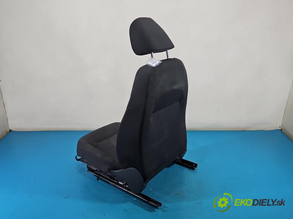 Vw Jetta VI 2010-2018 1.6 tdi CAYC: 105 HP manual 77 kW 1598 cm3 4- Sedačka pravý  (Sedadlo)
