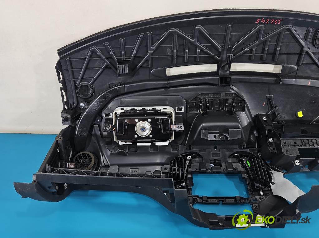 Renault Captur I 2013-2019 0.9 90 HP manual 66 kW 898 cm3 5- kokpit,pristrojová doska rozdeľovacia
