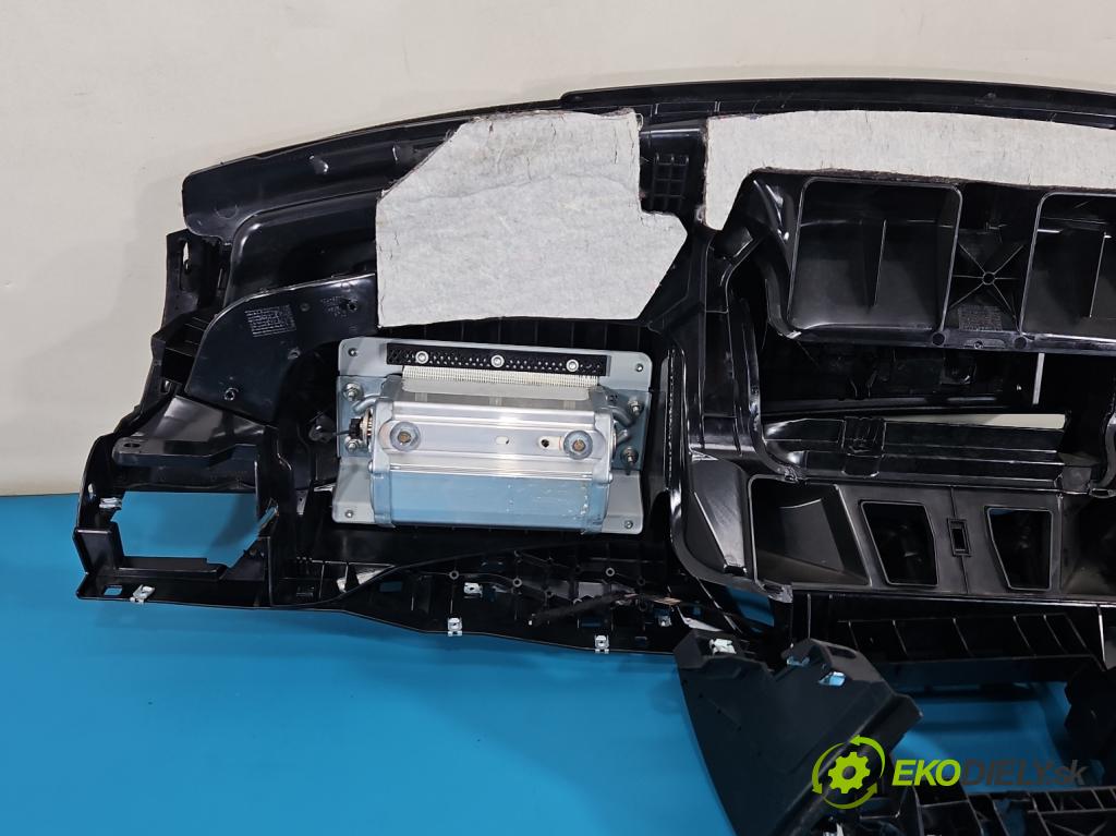 Bmw X1 E84 2009-2015 2.0d 184hp automatic 135 kW 1995 cm3 5- kokpit,pristrojová doska rozdeľovacia