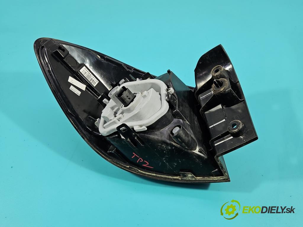 Renault Captur I 2013-2019 0.9 90 HP manual 66 kW 898 cm3 5- svetlo / reflektor zadné pravé 265502731R (Kľučka dverí ostatné)