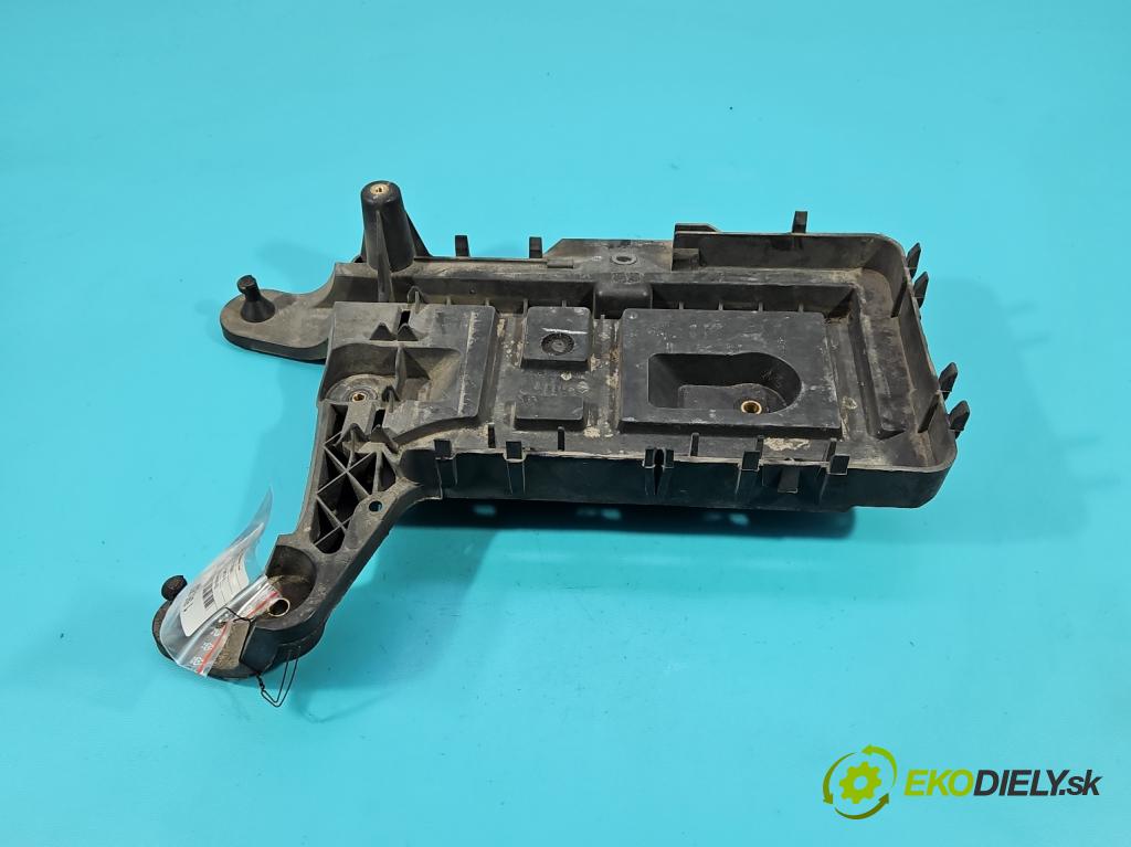 Vw Jetta VI 2010-2018 1.6 tdi CAYC: 105 HP manual 77 kW 1598 cm3 4- obal akumulatora 1KM915333