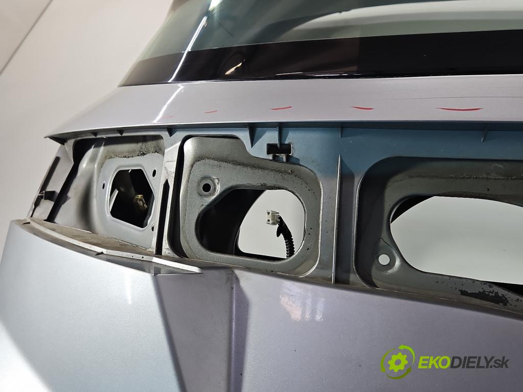 Honda Civic VIII 2006-2011 2.2 140 HP manual 103 kW 2204 cm3 5- zadna kufor  (Kapota zadná (kufor))