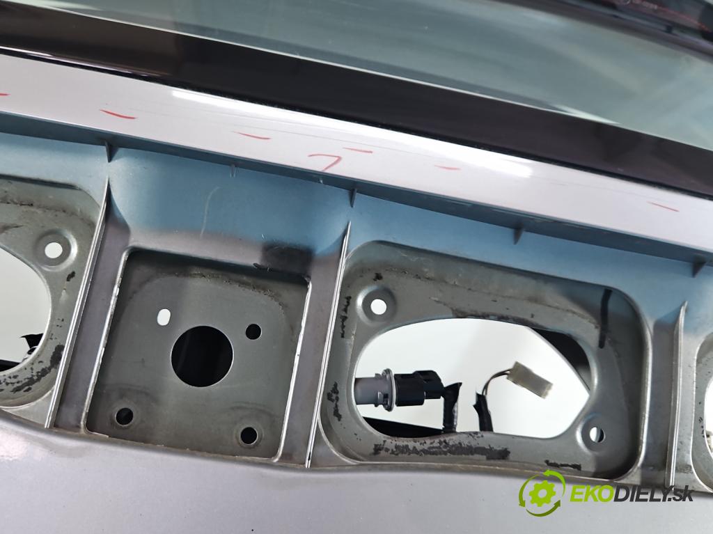 Honda Civic VIII 2006-2011 2.2 140 HP manual 103 kW 2204 cm3 5- zadna kufor  (Kapota zadná (kufor))