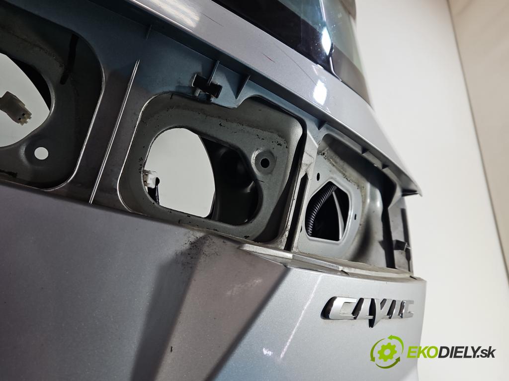 Honda Civic VIII 2006-2011 2.2 140 HP manual 103 kW 2204 cm3 5- zadna kufor  (Kapota zadná (kufor))