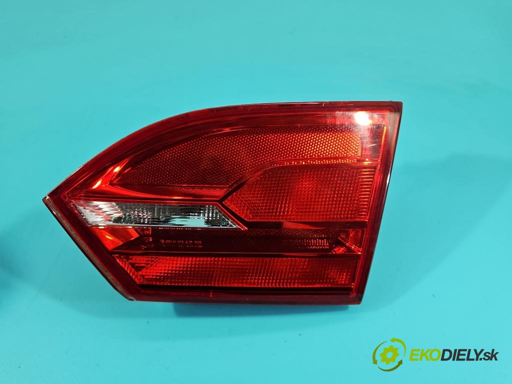 Vw Jetta VI 2010-2018 1.6 tdi CAYC: 105 HP manual 77 kW 1598 cm3 4- svetlo / reflektor zadné pravé  (Kľučka dverí ostatné)