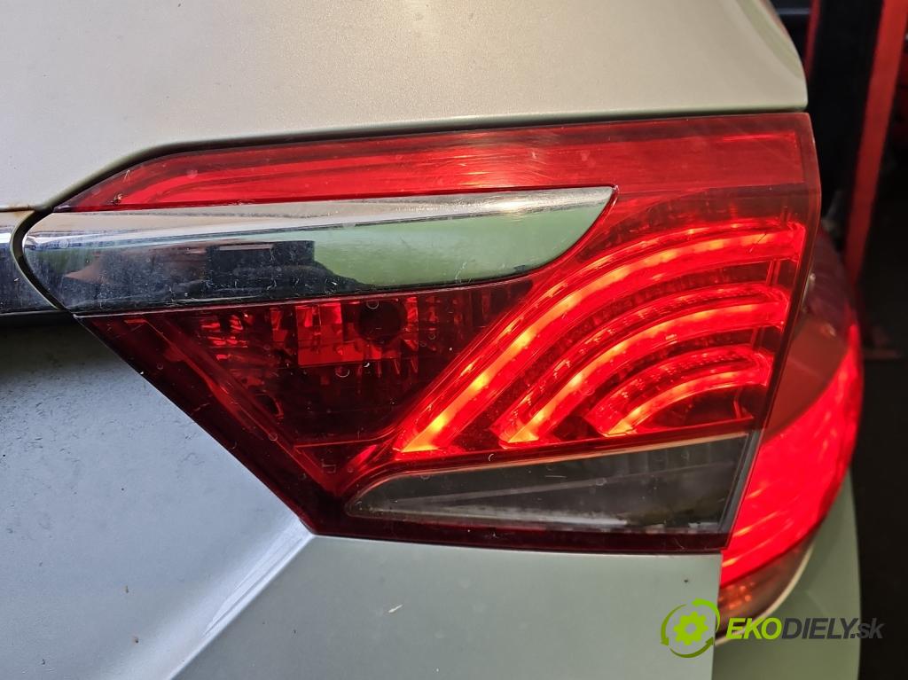Hyundai I40 1.7 crdi 136 HP manual 100 kW 1685 cm3 5- svetlo / reflektor zadné pravé 92404-3Z0 (Kľučka dverí ostatné)