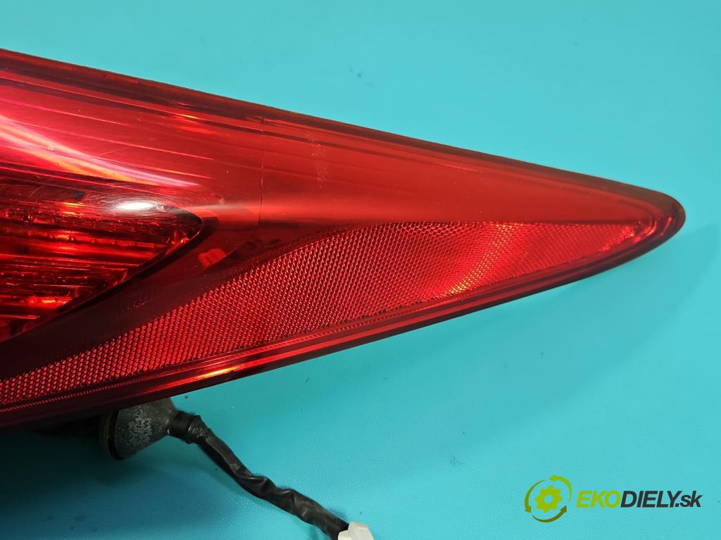 Hyundai I40 1.7 crdi 136 HP manual 100 kW 1685 cm3 5- svetlo / reflektor zadné pravé 92402-3Z0 (Kľučka dverí ostatné)