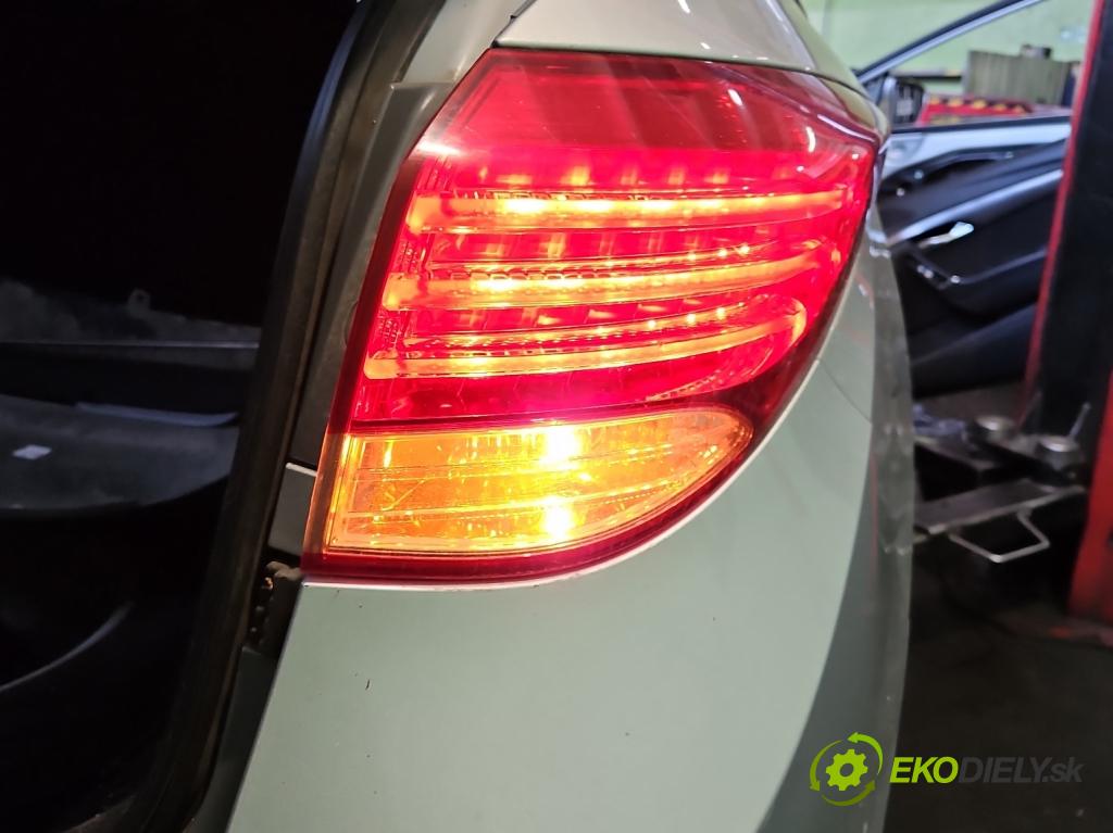 Hyundai I40 1.7 crdi 136 HP manual 100 kW 1685 cm3 5- svetlo / reflektor zadné pravé 92402-3Z0 (Kľučka dverí ostatné)