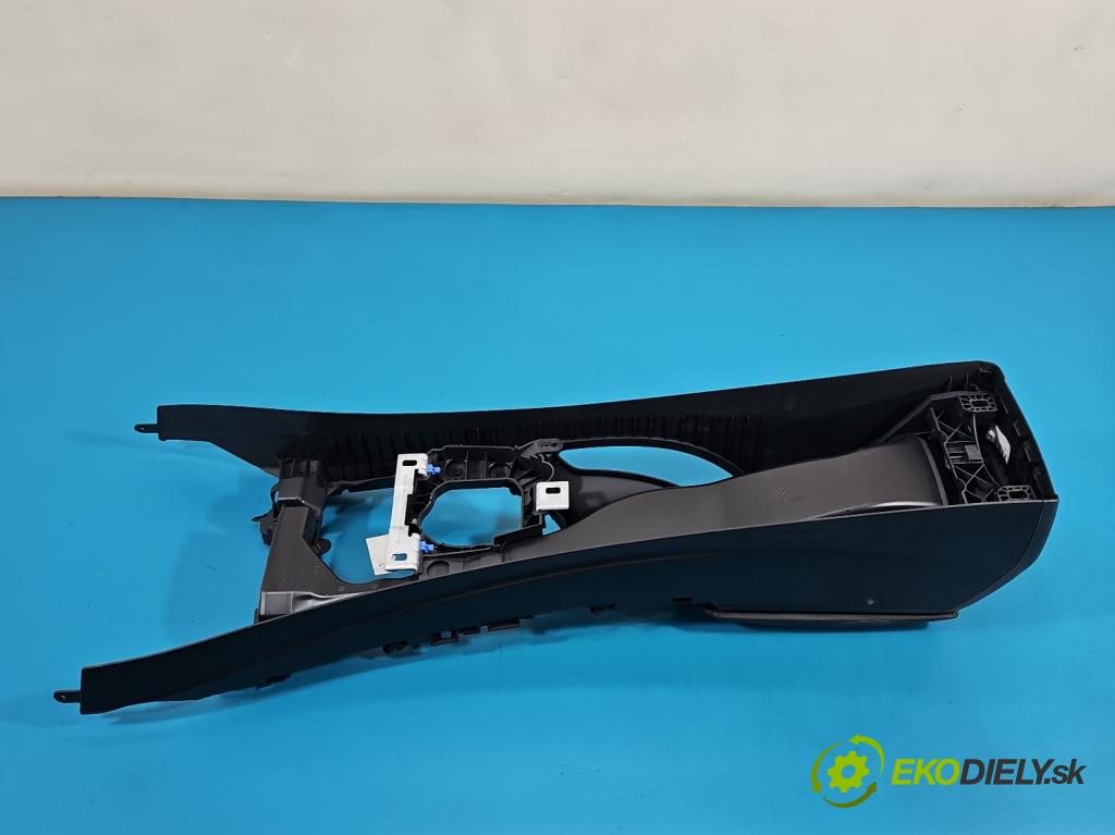 Bmw 3 F30 2011-2018 2.0d 116 HP manual 85 kW 1995 cm3 5- operadlo 105015894 (Lakťová opierka)