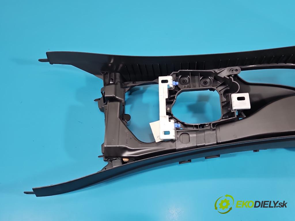 Bmw 3 F30 2011-2018 2.0d 116 HP manual 85 kW 1995 cm3 5- operadlo 105015894 (Lakťová opierka)