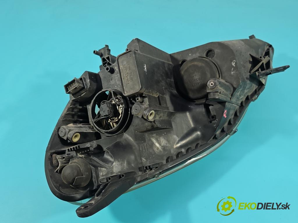 Opel Zafira B 2005-2014 1.9 cdti 120 HP manual 88 kW 1910 cm3 5- Reflektor: pravý 24451053RH (Svetlo predné pravé)