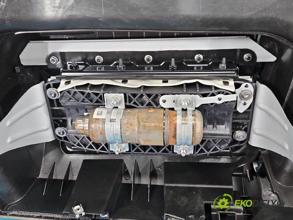 Vw Golf plus 1.4 TSI 122 HP manual 90 kW 1390 cm3 5- kokpit,pristrojová doska rozdeľovacia