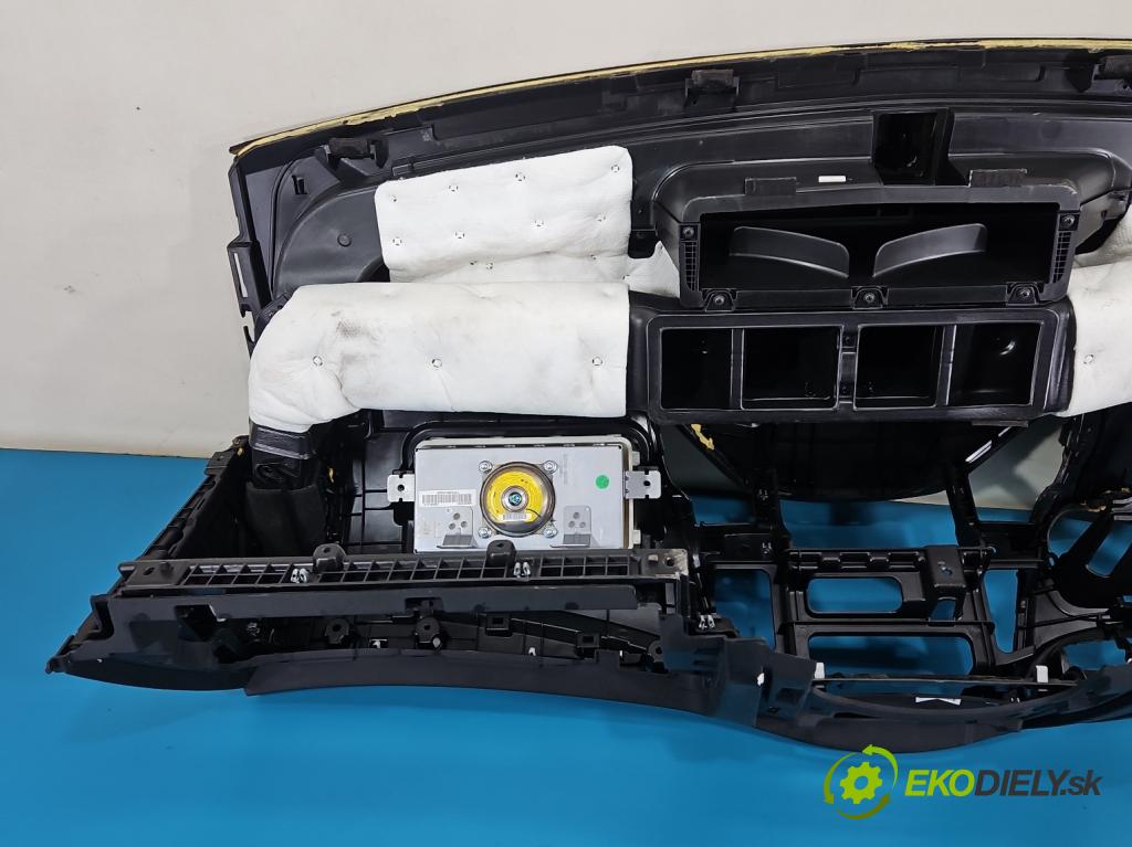Hyundai I40 1.7 crdi 136 HP manual 100 kW 1685 cm3 5- kokpit,pristrojová doska rozdeľovacia
