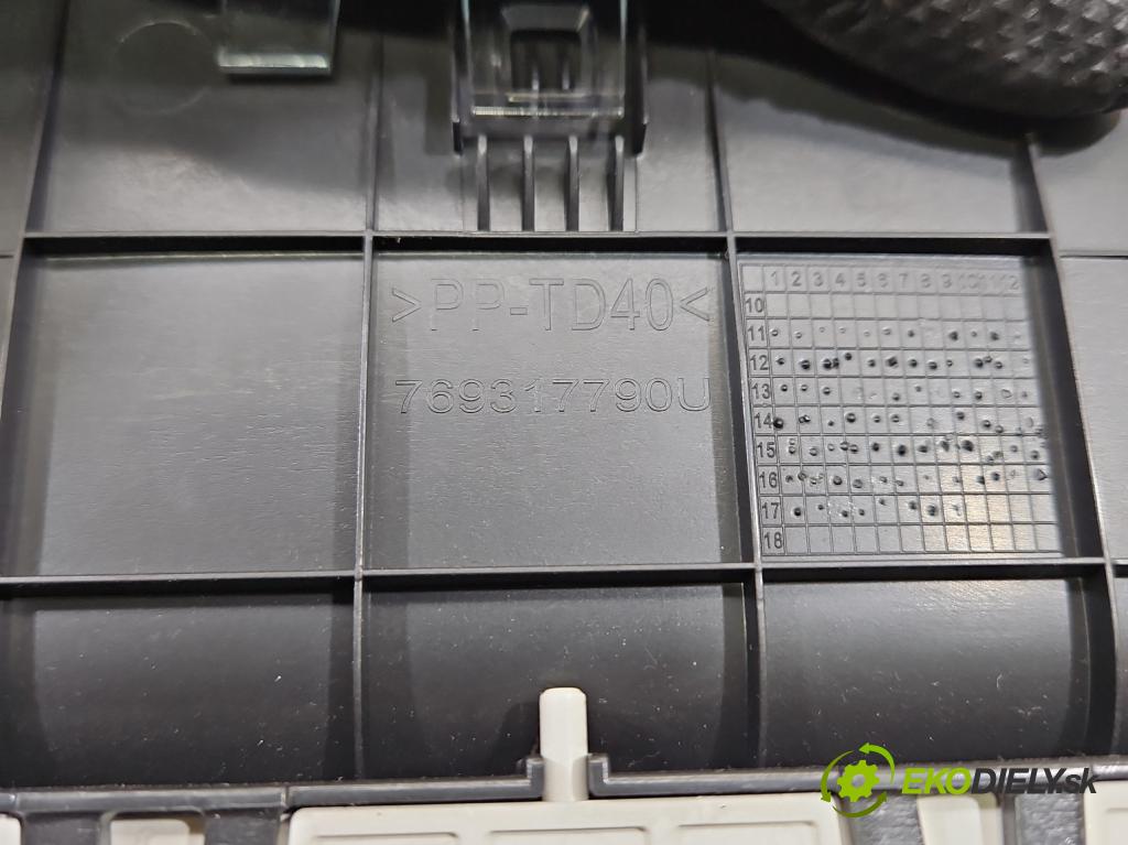 Peugeot 2008 I 2013-2019 1.2 12V 110 HP automatic 81 kW 1199 cm3 5- prístrojovka/ budíky 9822621180 (Prístrojová doska)