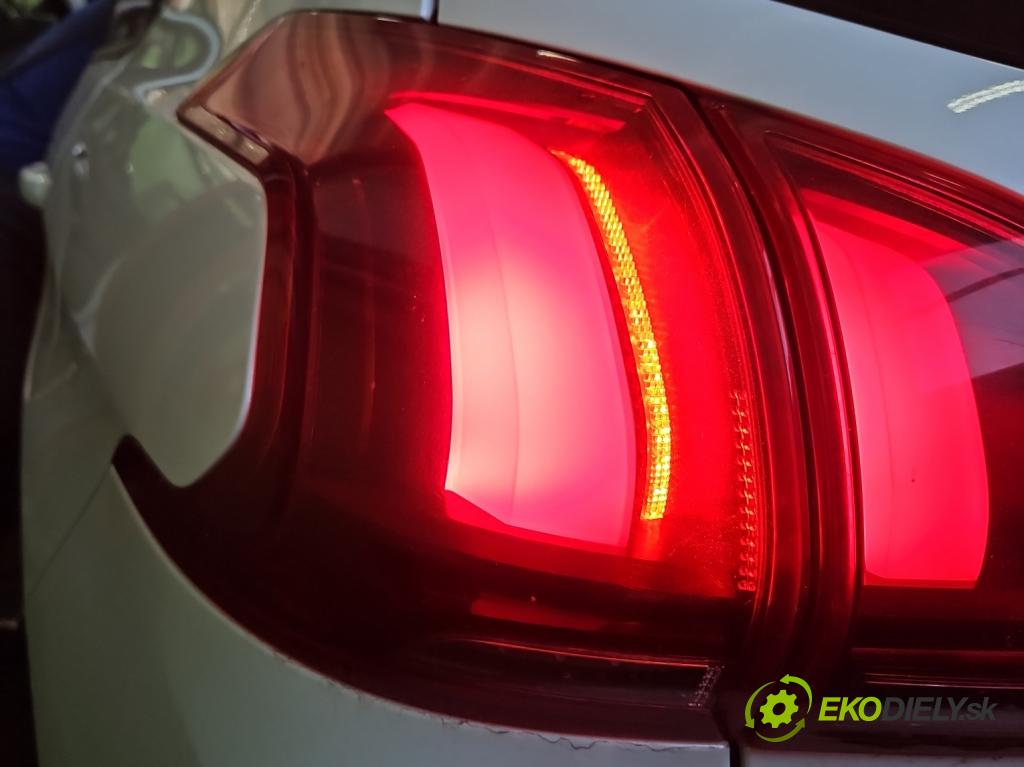 Peugeot 2008 I 2013-2019 1.2 12V 110 HP automatic 81 kW 1199 cm3 5- svetlo / reflektor zadné ľavé 9826730480 (Kľučka dverí ostatné)