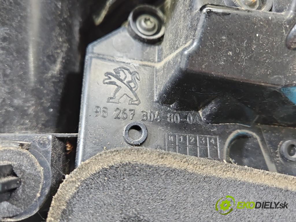 Peugeot 2008 I 2013-2019 1.2 12V 110 HP automatic 81 kW 1199 cm3 5- svetlo / reflektor zadné ľavé 9826730480 (Kľučka dverí ostatné)