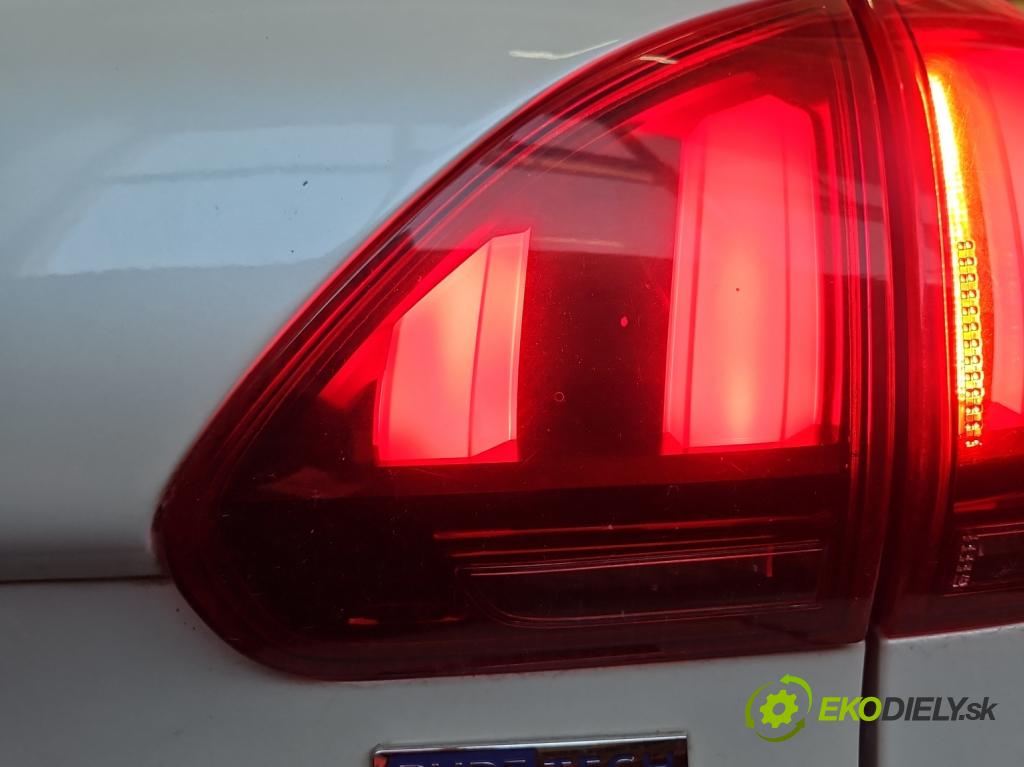 Peugeot 2008 I 2013-2019 1.2 12V 110 HP automatic 81 kW 1199 cm3 5- svetlo / reflektor zadné pravé kufrové dvere 9814757280