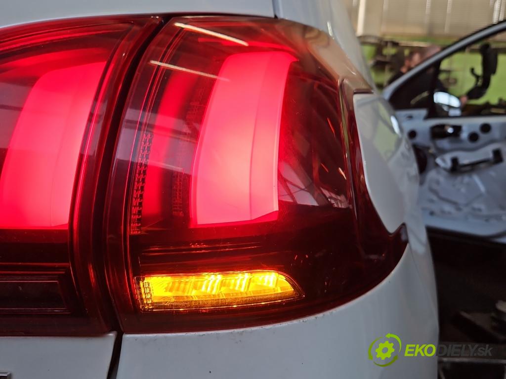 Peugeot 2008 I 2013-2019 1.2 12V 110 HP automatic 81 kW 1199 cm3 5- svetlo / reflektor zadné pravé blatník 9826730380