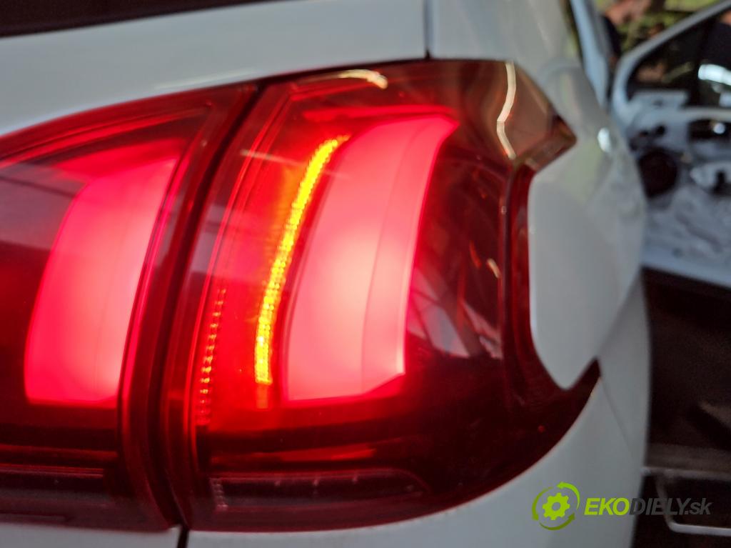 Peugeot 2008 I 2013-2019 1.2 12V 110 HP automatic 81 kW 1199 cm3 5- svetlo / reflektor zadné pravé blatník 9826730380