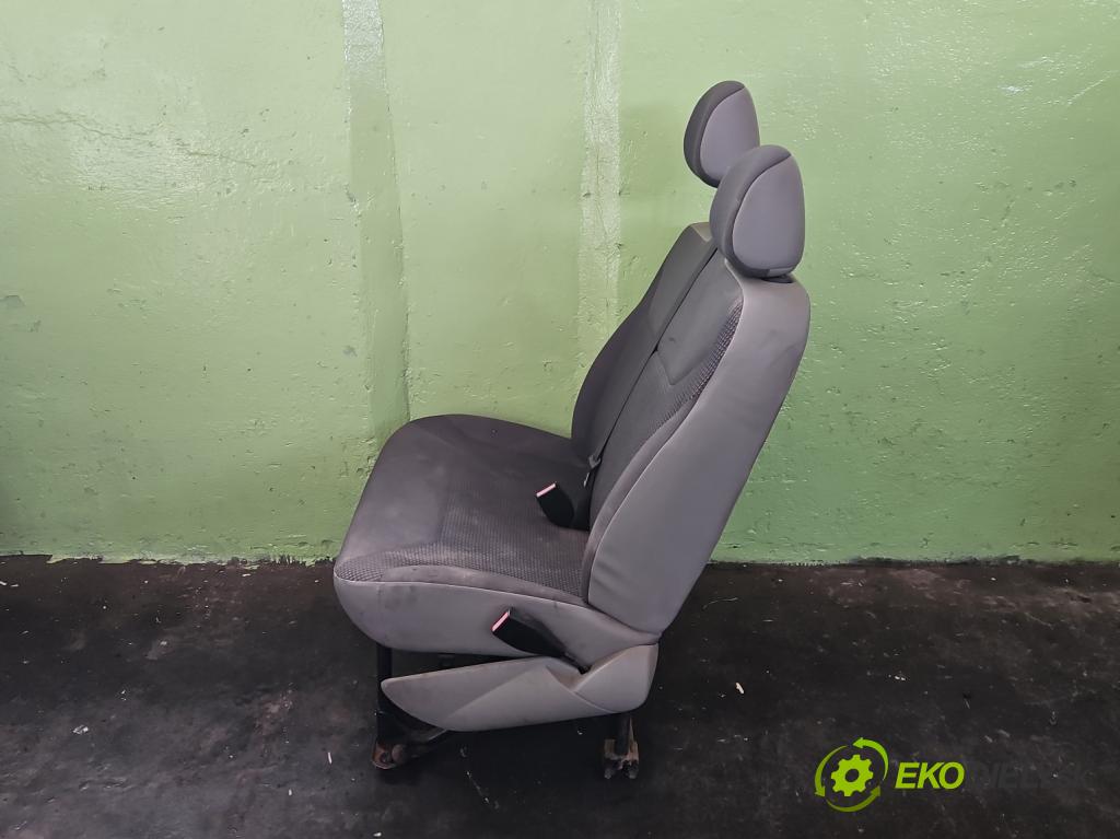 Opel Vivaro 2001-2014 2.0 cdti 90 HP manual 66 kW 1995 cm3 5- Sedačka pravý (Sedadlo)