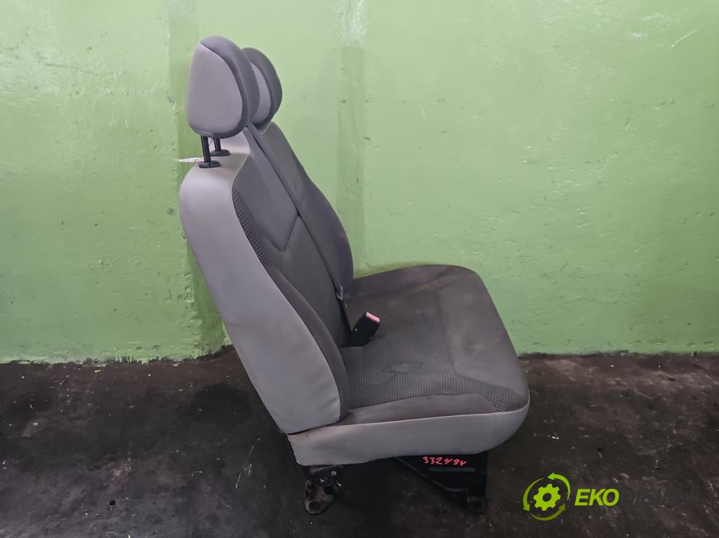 Opel Vivaro 2001-2014 2.0 cdti 90 HP manual 66 kW 1995 cm3 5- Sedačka pravý (Sedadlo)