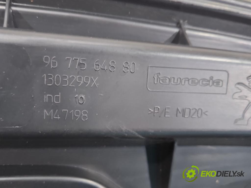 Peugeot 308 II 2013-2021 1.6 hdi 120 HP manual 88 kW 1560 cm3 5- kokpit,pristrojová doska rozdeľovacia