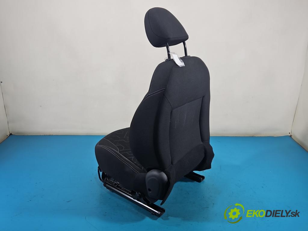 Peugeot 2008 I 2013-2019 1.2 12V 110 HP automatic 81 kW 1199 cm3 5- Sedačka pravý  (Sedadlo)