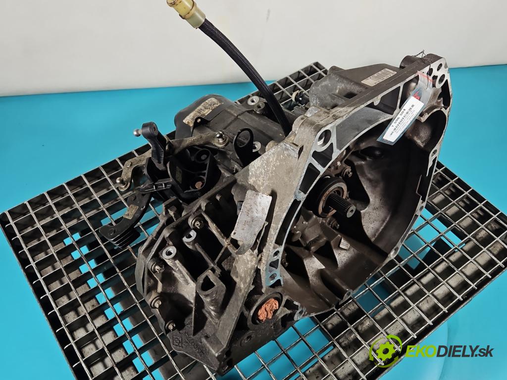 Renault Captur I 2013-2019 0.9 90 hp manual 66 kW 898 cm3 5- převodovka stupňová manual JR5357